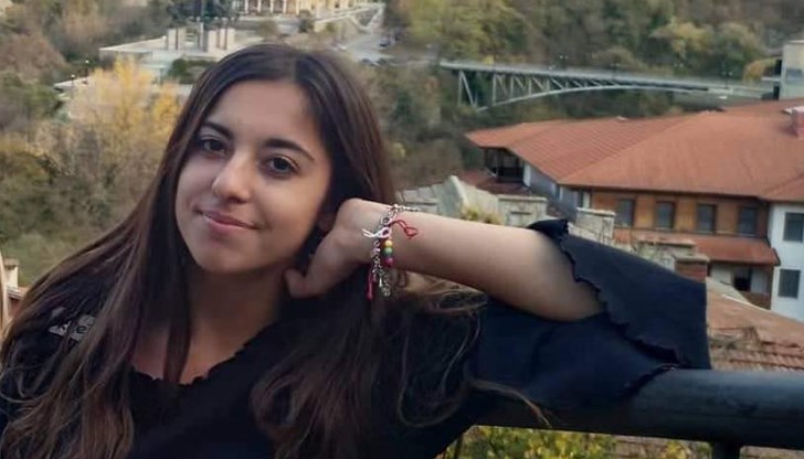 Младата жена е в неизвестност от 15 април, има подозрения, че е била склонена да избяга с момче на нейната възраст Младата жена е в неизвестност от 15 април, има подозрения, че е била склонена да избяга с момче на нейната възраст