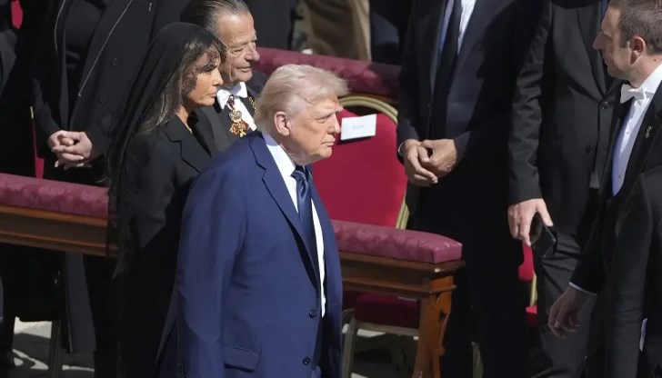 Доналд Тръмп и Володимир Зеленски са разговаряли за кратко преди началото на погребението на папа Франциск Доналд Тръмп и Володимир Зеленски са разговаряли за кратко преди началото на погребението на папа Франциск