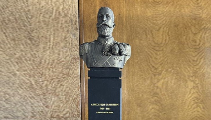 Триметровият бюст ще бъде поставен на площад "Батенберг" Триметровият бюст ще бъде поставен на площад "Батенберг"