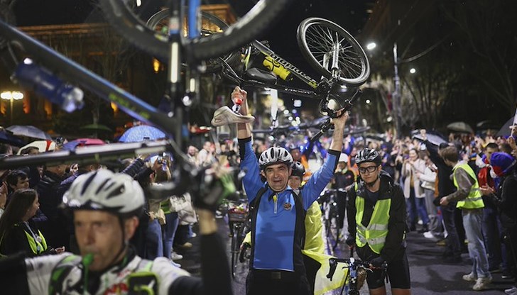 От Нови Сад до Страсбург: Студентски протест на две колела От Нови Сад до Страсбург: Студентски протест на две колела