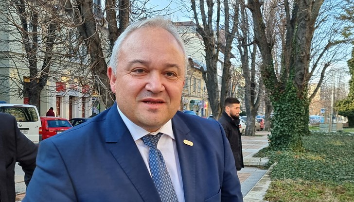 Бившият вътрешен министър твърди, че обвиненията в безстопанственост са политически мотивирани Бившият вътрешен министър твърди, че обвиненията в безстопанственост са политически мотивирани