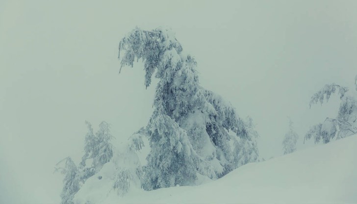Повечето райони са обхванати от гъста облачност и мъгла Повечето райони са обхванати от гъста облачност и мъгла