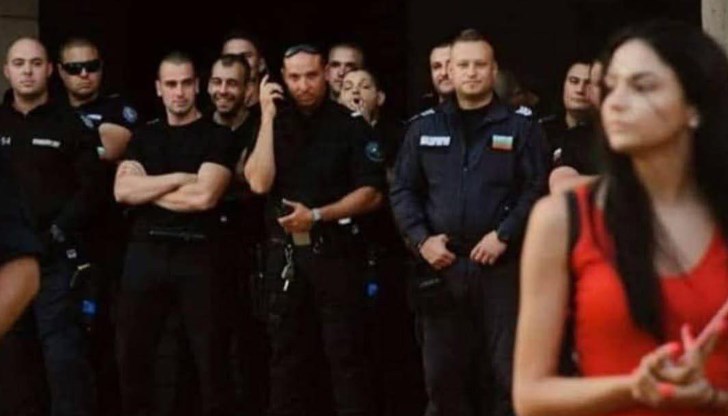 Това е дъщерята на Иван Петлешков, която се труди като пиар в СДВР Това е дъщерята на Иван Петлешков, която се труди като пиар в СДВР