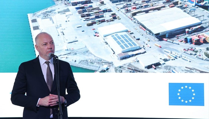 Даваме възможност „Бургас Запад“ да се превърне в новия хъб за контейнерен транспорт в Черно море, посочи Росен Желязков Даваме възможност „Бургас Запад“ да се превърне в новия хъб за контейнерен транспорт в Черно море, посочи Росен Желязков