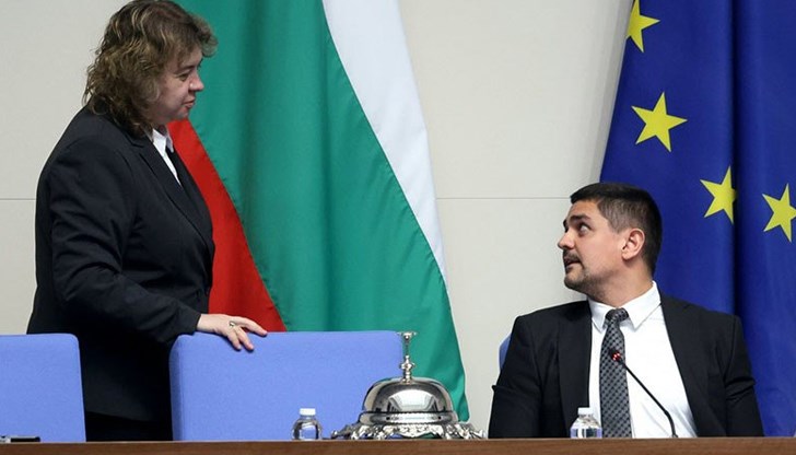 Лидерът на МЕЧ окупира стола на Киселова по време на дебатите за вота на недоверие Лидерът на МЕЧ окупира стола на Киселова по време на дебатите за вота на недоверие