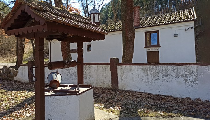 Кметът на Батановци съобщи, че в храма "Свети Спас" са разбити вратата и касата за дарения Кметът на Батановци съобщи, че в храма "Свети Спас" са разбити вратата и касата за дарения