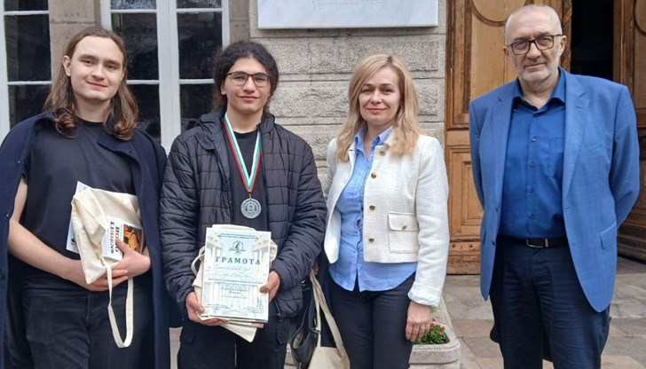 Венцислав Велев от МГ "Баба Тонка" отново е в националния отбор по философия Венцислав Велев от МГ "Баба Тонка" отново е в националния отбор по философия