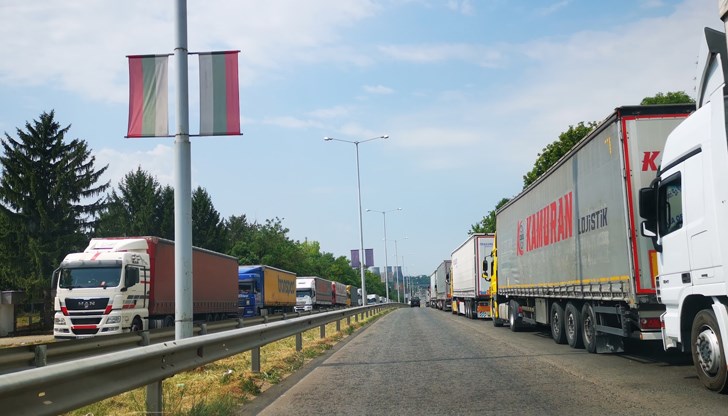 Българските превозвачи плащат над 25 000 лева годишно само за маршрута Русе - София Българските превозвачи плащат над 25 000 лева годишно само за маршрута Русе - София