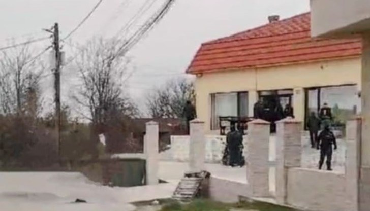 Полицията претърсва домове на заподозрени за телефонни измами Полицията претърсва домове на заподозрени за телефонни измами