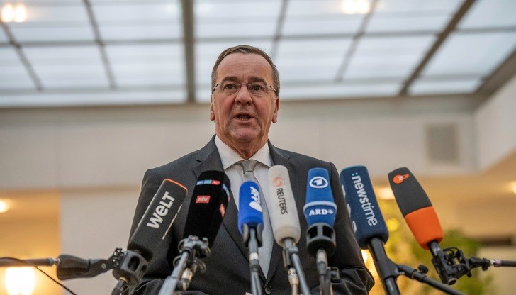 Германският министър на отбраната заяви, че исканията на САЩ за отстъпване на територии отиват твърде далеч Германският министър на отбраната заяви, че исканията на САЩ за отстъпване на територии отиват твърде далеч