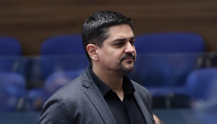 След неуспешния първи вот, партията опитва отново - този път с обвинения в корупция След неуспешния първи вот, партията опитва отново - този път с обвинения в корупция