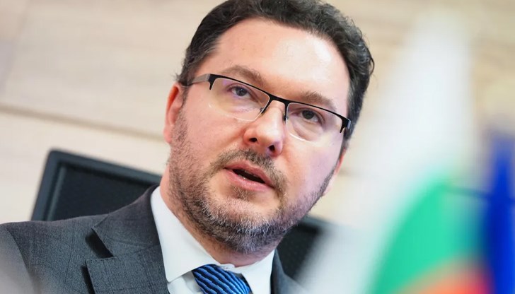 Даниел Митов обяви, че са извършени проверки и директорът е изпълнил неговите указания Даниел Митов обяви, че са извършени проверки и директорът е изпълнил неговите указания