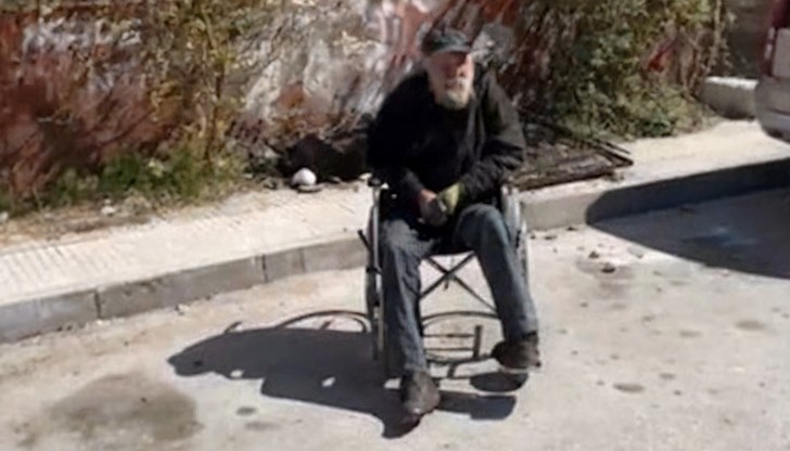 Собственикът с увреждания държал кучето вързано в дома си Собственикът с увреждания държал кучето вързано в дома си