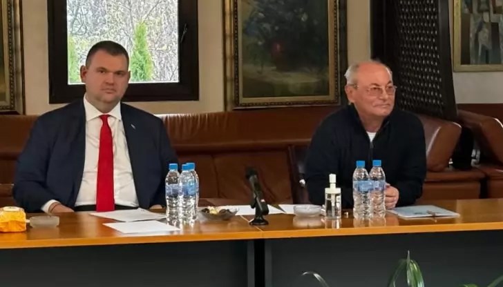 Очаква се масово преминаване на депутати към лагера на Пеевски Очаква се масово преминаване на депутати към лагера на Пеевски