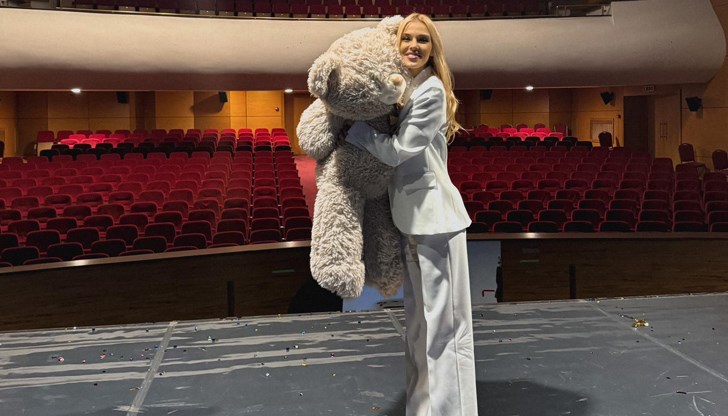 Звездата от прогнозата за времето загатна, че очаква момченце Звездата от прогнозата за времето загатна, че очаква момченце