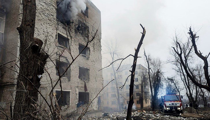 Въпреки дипломатическите усилия, бомбардировките продължават Въпреки дипломатическите усилия, бомбардировките продължават
