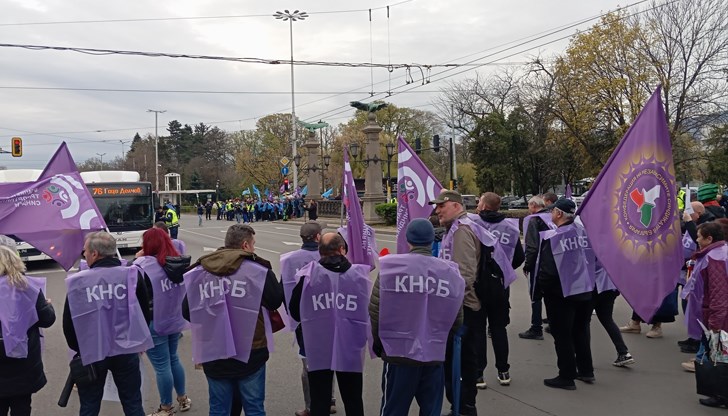 Групата беше съпровождана от полицейски кордон Групата беше съпровождана от полицейски кордон