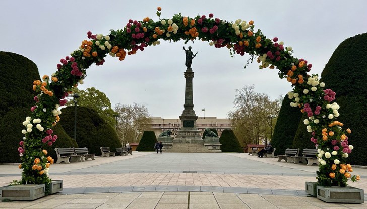 Празникът пред Общината ще включва награди от престижни заведения в града Празникът пред Общината ще включва награди от престижни заведения в града