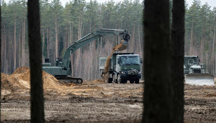 Литва изгражда физически бариери, модернизира пътища и увеличава бюджета за отбрана Литва изгражда физически бариери, модернизира пътища и увеличава бюджета за отбрана