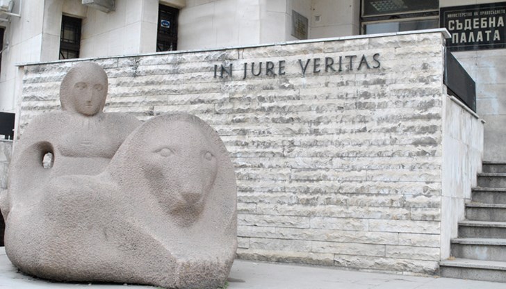 Служителят е взел 50 евро от арестант, за да му доставя цигари Служителят е взел 50 евро от арестант, за да му доставя цигари