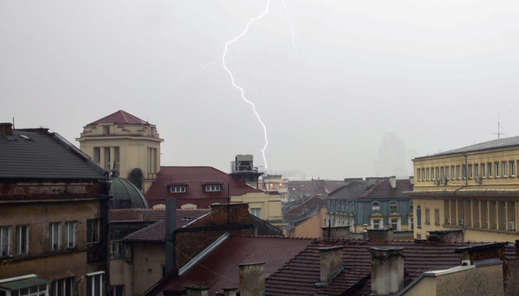 Над 80% от старите сгради у нас са без мълниезащита, а масовото преустройство на партерни етажи застрашава сеизмичната устойчивост Над 80% от старите сгради у нас са без мълниезащита, а масовото преустройство на партерни етажи застрашава сеизмичната устойчивост