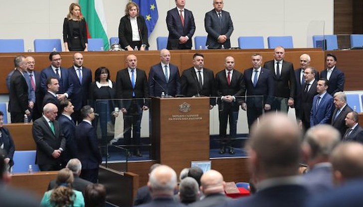 Само 54 депутати подкрепиха искането за оставка на правителството Само 54 депутати подкрепиха искането за оставка на правителството