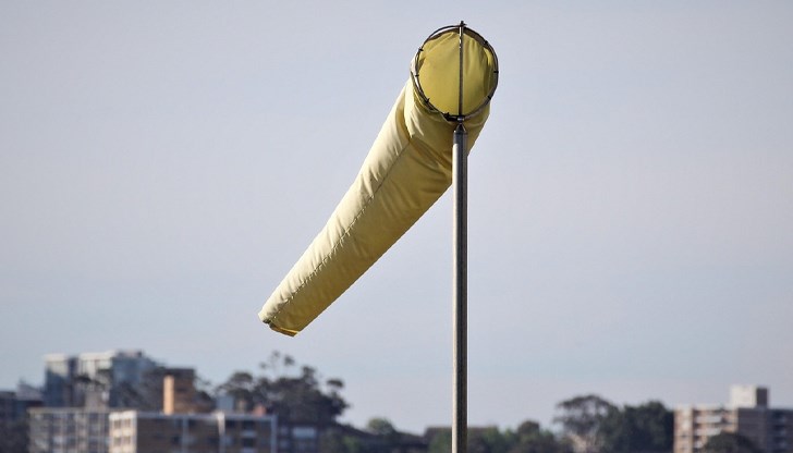 Метеоролозите предупреждават за рязко застудяване и валежи от дъжд и сняг в Североизточна България Метеоролозите предупреждават за рязко застудяване и валежи от дъжд и сняг в Североизточна България