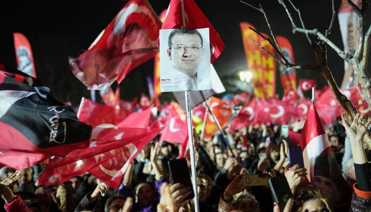 Тежки присъди грозят протестиращите срещу ареста на Имамоглу Тежки присъди грозят протестиращите срещу ареста на Имамоглу