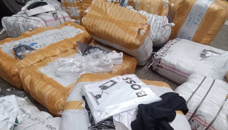 Контрабандните стоки били укрити сред редовно декларирана групажна пратка Контрабандните стоки били укрити сред редовно декларирана групажна пратка