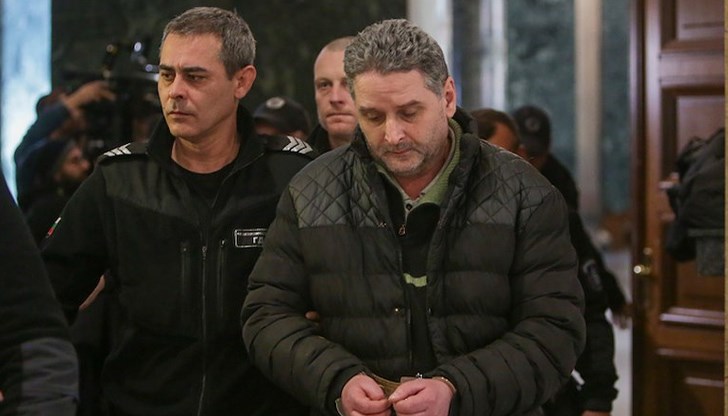 Обвиняемият Румен Тонев е застрелял психолога във входа на блока заради зацапана врата Обвиняемият Румен Тонев е застрелял психолога във входа на блока заради зацапана врата