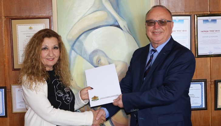 Русенското училище по изкуствата отбелязва впечатляващ 65-годишен юбилей с концерт Русенското училище по изкуствата отбелязва впечатляващ 65-годишен юбилей с концерт