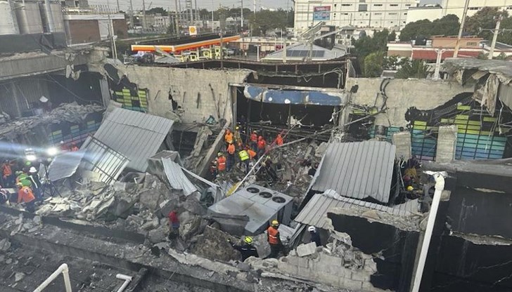 Спасителите все още издирват оцелели под развалините на Jet Set в столицата Санто Доминго Спасителите все още издирват оцелели под развалините на Jet Set в столицата Санто Доминго