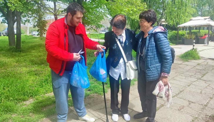 В Община Русе над 150 души получиха козунак В Община Русе над 150 души получиха козунак