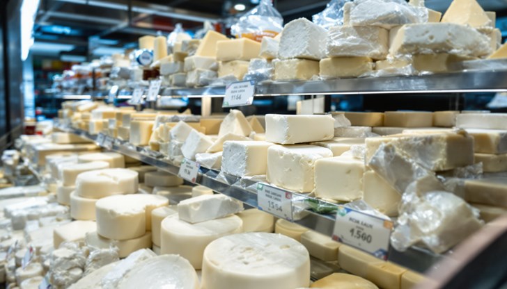 Фирмите продават "овче" сирене с над 60% краве мляко Фирмите продават "овче" сирене с над 60% краве мляко