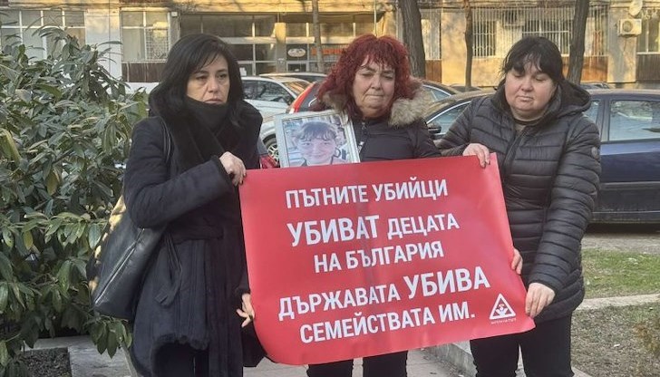 Близките на загиналото дете оспорват условната присъда от 2 години, след като съдилищата в Пловдив отказаха да разгледат жалбата им Близките на загиналото дете оспорват условната присъда от 2 години, след като съдилищата в Пловдив отказаха да разгледат жалбата им