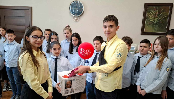 Благотворителен великденски базар на русенско училище помага на седмокласник в борбата му с тежко заболяване Благотворителен великденски базар на русенско училище помага на седмокласник в борбата му с тежко заболяване