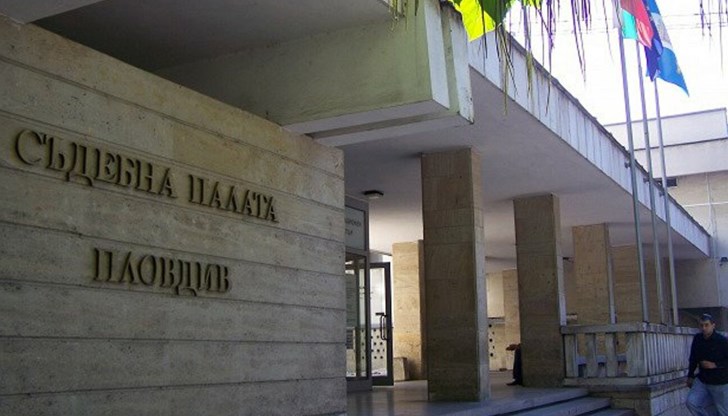 Прокуратурата повдигна обвинение за хулиганство на 31-годишната жена, която твърди, че педагогът упражнил насилие над 6-годишния ѝ син Прокуратурата повдигна обвинение за хулиганство на 31-годишната жена, която твърди, че педагогът упражнил насилие над 6-годишния ѝ син