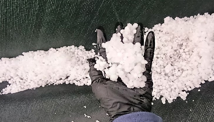 Ледените късове са с размер на лешник Ледените късове са с размер на лешник