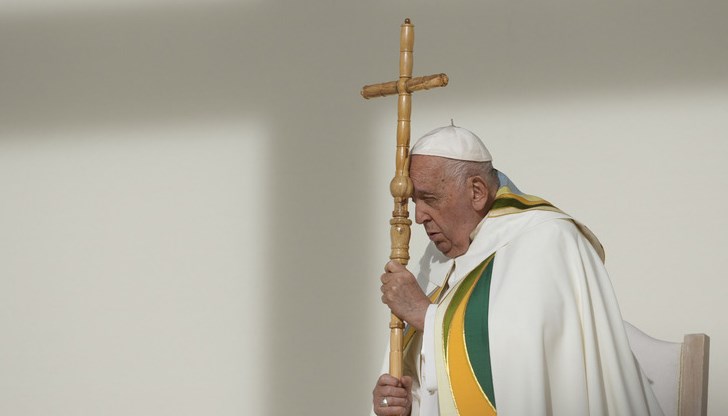 Швейцарската гвардия вече репетира погребалната церемония за 88-годишния духовник Швейцарската гвардия вече репетира погребалната церемония за 88-годишния духовник