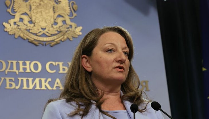 Сачева категорично отрече управляващото мнозинство да е водило преговори с Пеевски Сачева категорично отрече управляващото мнозинство да е водило преговори с Пеевски