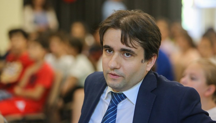 Google и Facebook ни следят повече от ЕС Google и Facebook ни следят повече от ЕС