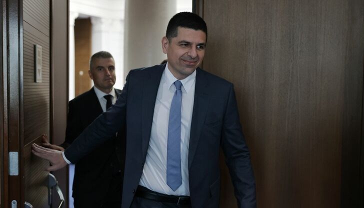 Кандидатите за поста са шестима Кандидатите за поста са шестима