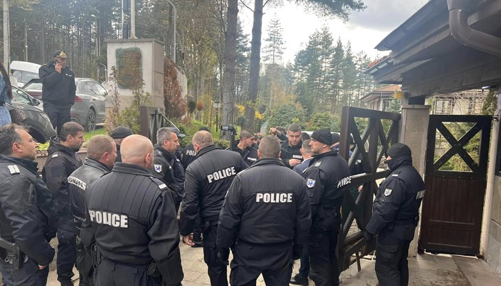 Николай Бареков твърди, че акцията е организирана от Делян Пеевски с цел арест на Доган Николай Бареков твърди, че акцията е организирана от Делян Пеевски с цел арест на Доган