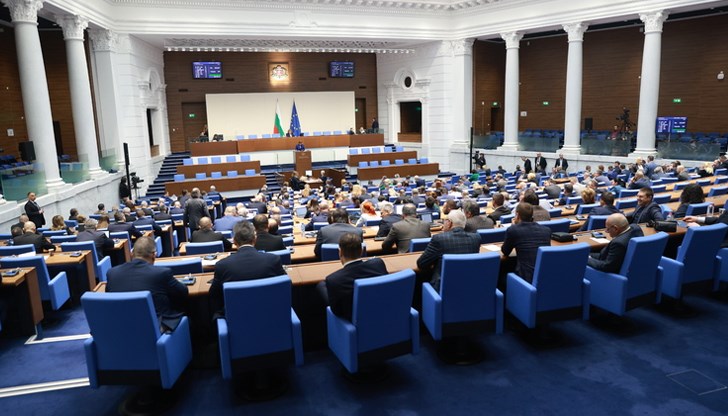 Гласуват вота на недоверие на кабинета „Желязков“ Гласуват вота на недоверие на кабинета „Желязков“