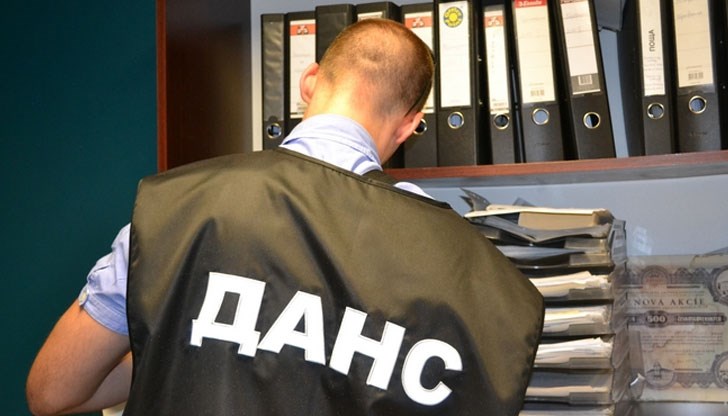 Разкрита е дейността на нелегални руски агенти, задържан е български гражданин за шпионаж, а 19 чужденци са обявени за нежелани в страната Разкрита е дейността на нелегални руски агенти, задържан е български гражданин за шпионаж, а 19 чужденци са обявени за нежелани в страната