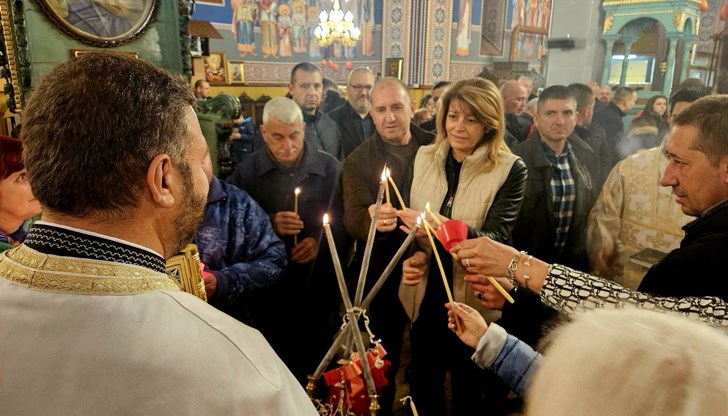 Президентът пожела здраве, любов и духовни сили на българите в празничното си обръщение Президентът пожела здраве, любов и духовни сили на българите в празничното си обръщение