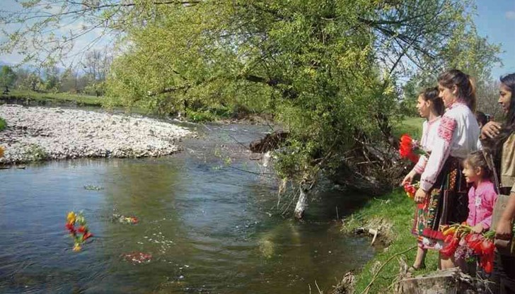 В различните краища на България празникът се усеща по различен начин В различните краища на България празникът се усеща по различен начин