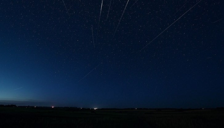 Метеорният поток Лириди ще достигне своя пик утре вечер Метеорният поток Лириди ще достигне своя пик утре вечер