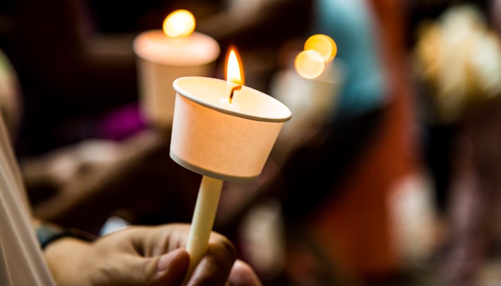 Празничното богослужение започва в 23:00 часа Празничното богослужение започва в 23:00 часа