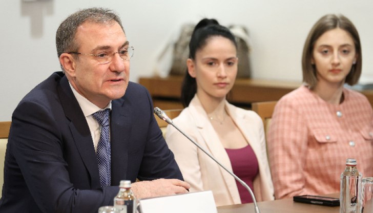 Близо 700 000 пенсионери ще получат по 50 лева преди Великден, потвърди социалният министър Близо 700 000 пенсионери ще получат по 50 лева преди Великден, потвърди социалният министър